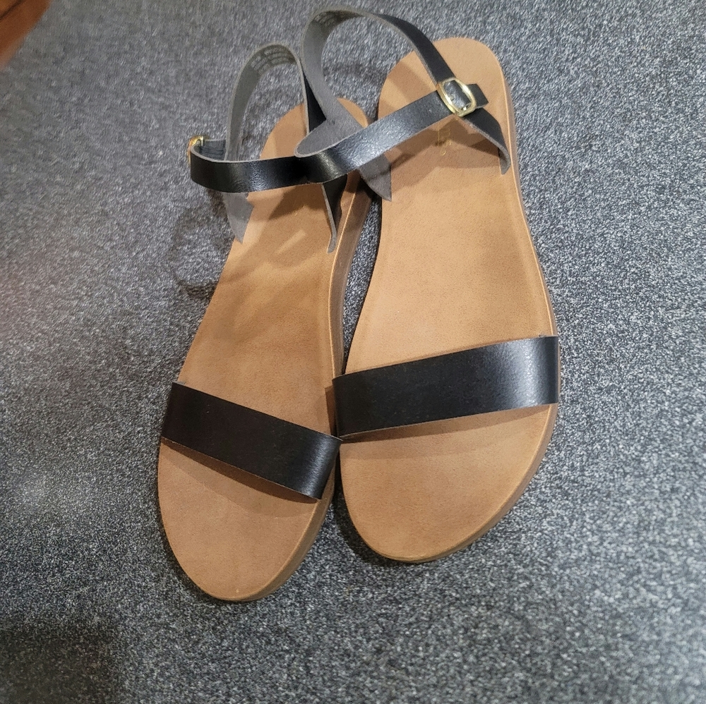 Sandals - Picture 2 of 3